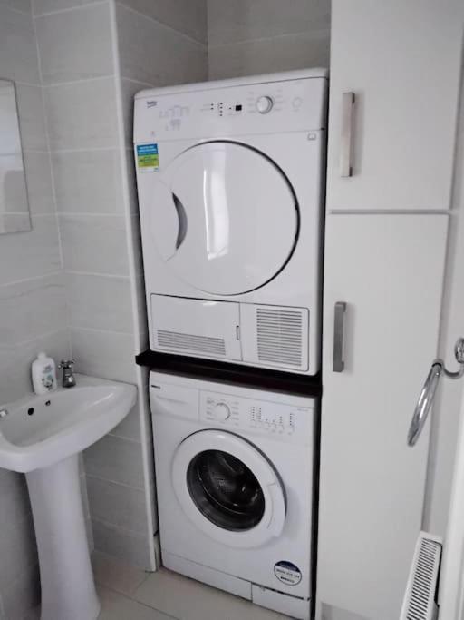 הוילה Townhouse Clifden: Located In The Heart Of Connemara מראה חיצוני תמונה