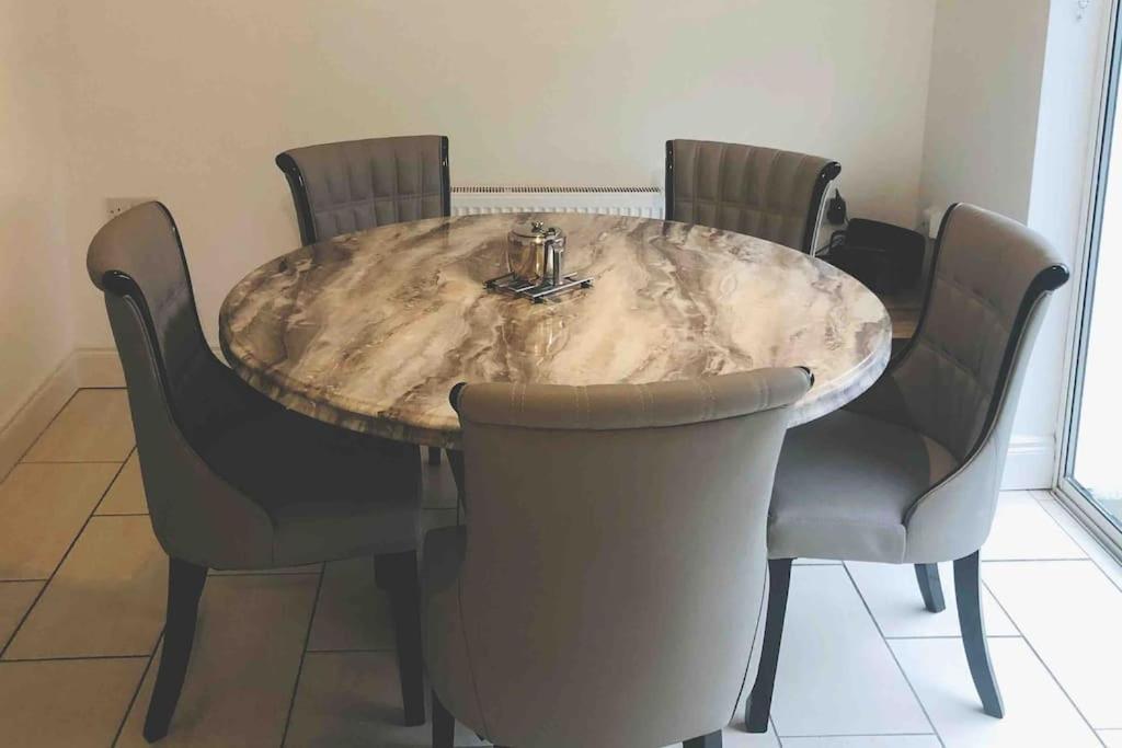 הוילה Townhouse Clifden: Located In The Heart Of Connemara מראה חיצוני תמונה
