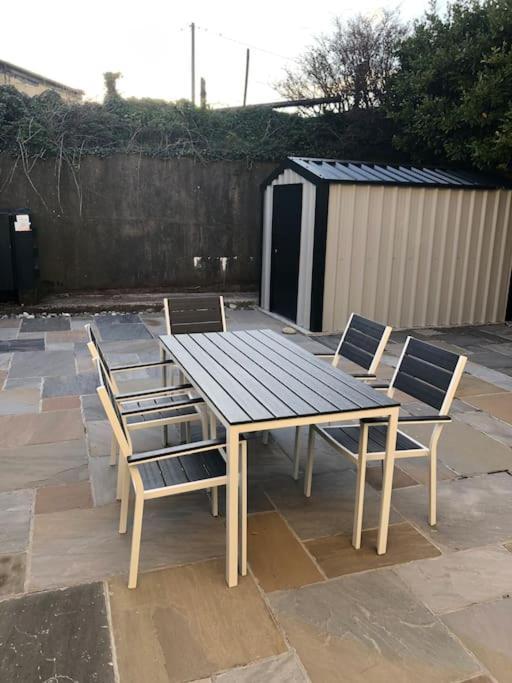 הוילה Townhouse Clifden: Located In The Heart Of Connemara מראה חיצוני תמונה