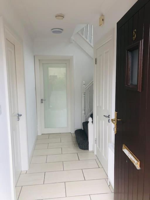 הוילה Townhouse Clifden: Located In The Heart Of Connemara מראה חיצוני תמונה