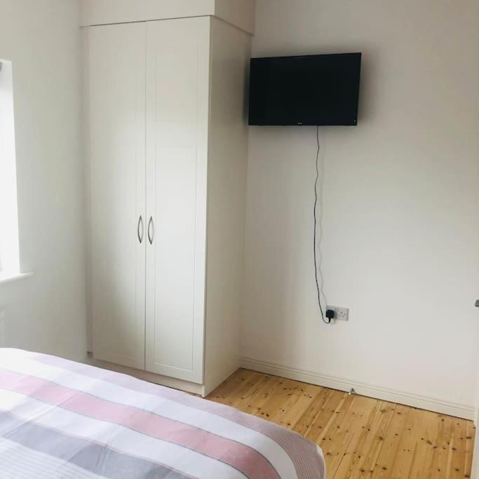הוילה Townhouse Clifden: Located In The Heart Of Connemara מראה חיצוני תמונה
