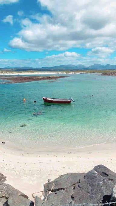 הוילה Townhouse Clifden: Located In The Heart Of Connemara מראה חיצוני תמונה